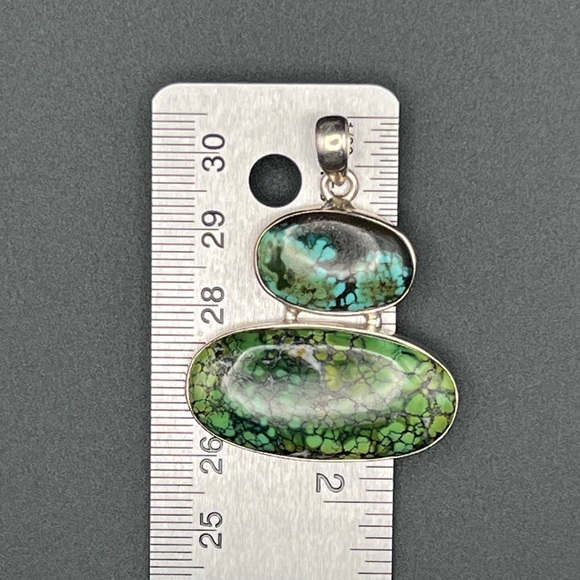 Tibetan Turquoise Spiderweb Pendant - Picture 3 of 6